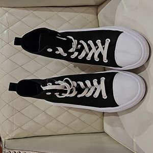 WILD FABLE UNISEX HIGH TOP BLACK AND WHITE SNEAKERS SIZE 11